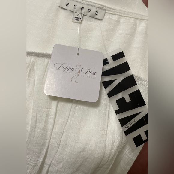 Woman’s top - Picture 3 of 3